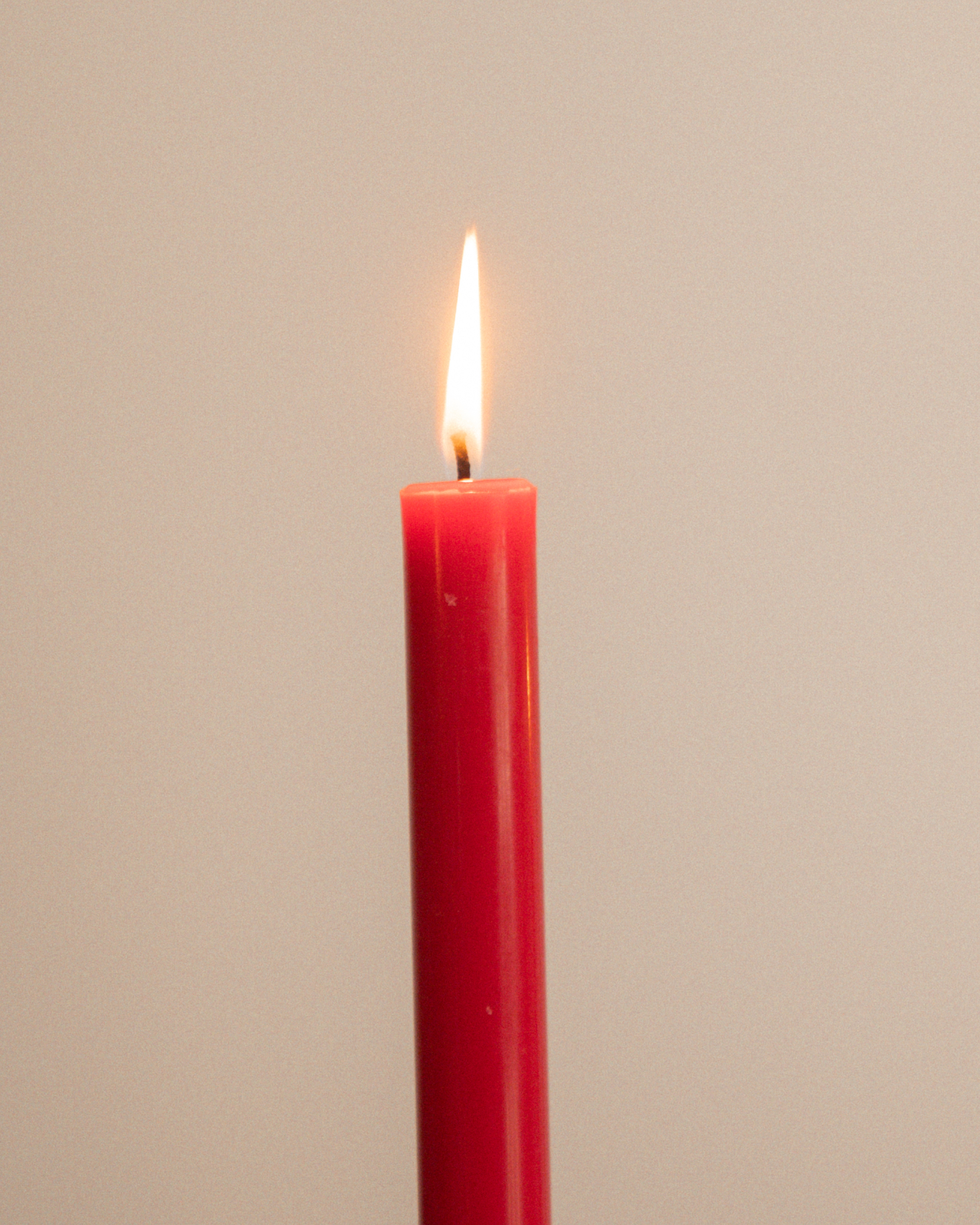 Egaal gekleurde stompkaars Rood